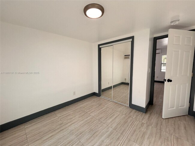 Building Photo - 1928 Wilson St