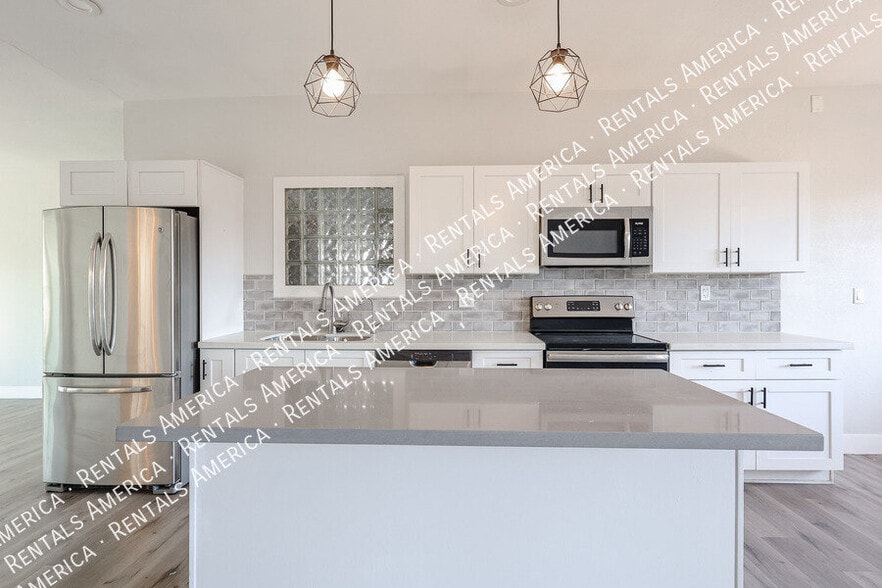 Building Photo - 2110 W Greenbriar Dr