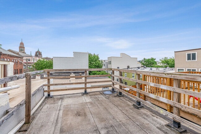 Building Photo - 909 S 21st St