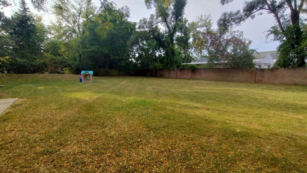 Building Photo - 24757 Bashian Dr