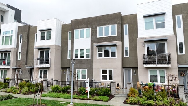 Building Photo - 262 Agustin Narvaez St