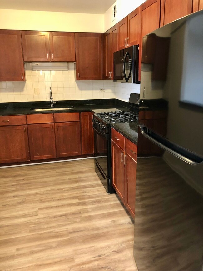 Building Photo - 7334 N. Ridge