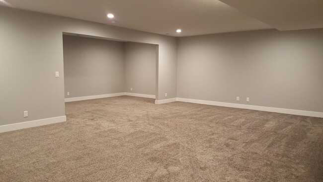 Building Photo - 5128 Betty Lou Blvd