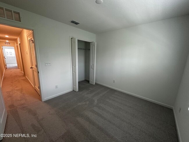 Building Photo - 611 Holly Lks Dr