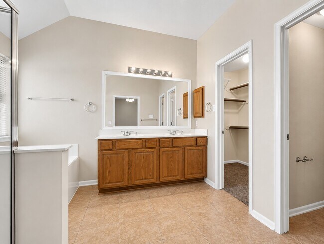 Building Photo - 6114 Menor Crest Dr