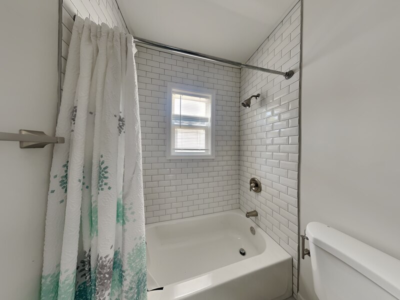 Building Photo - 499 Woodlawn Ave NW