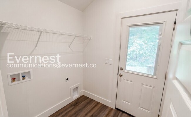 Building Photo - 4 Bed & 2 Bath House in Chattanooga / Pet-Friendly / Available Now!