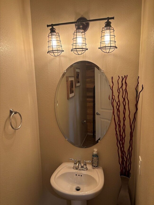 Building Photo - Gated 3-Bedroom Home with Community Pool Near Fort Apache & Blue Diamond