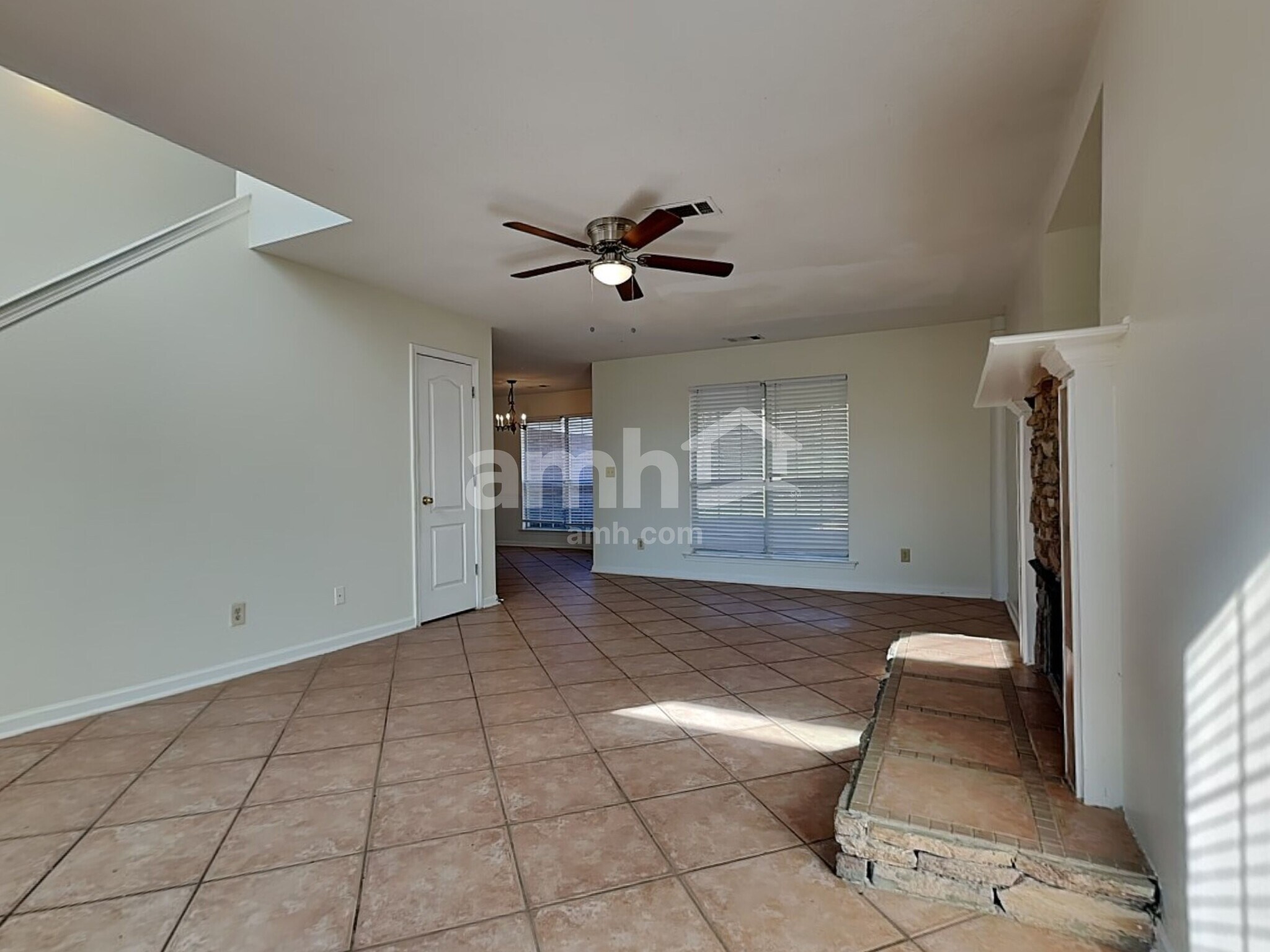 Building Photo - 5767 Lillian Bend Dr