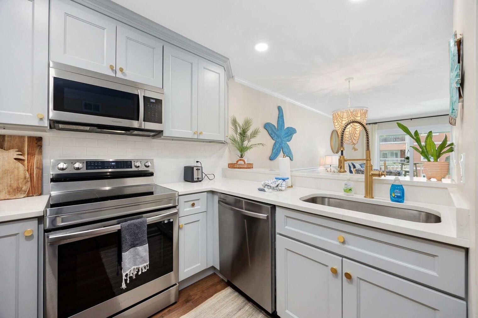 Building Photo - 824 N Waccamaw Dr