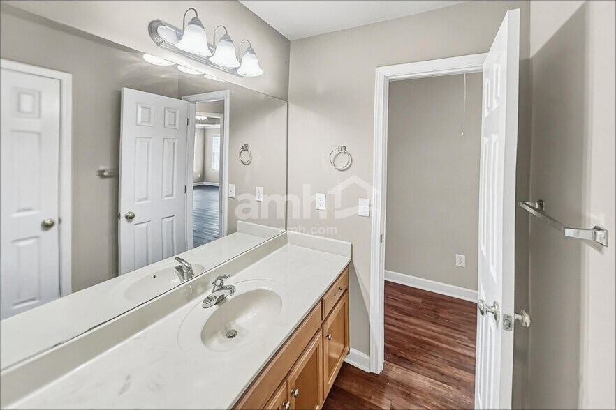 Building Photo - 5000 Idaho Dr