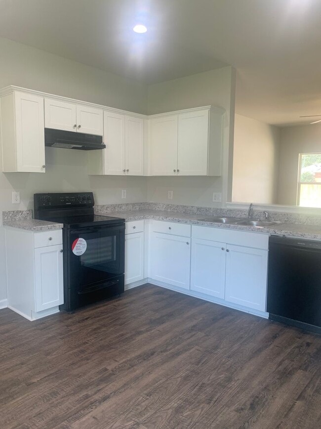 Building Photo - 144 Lakeside Way