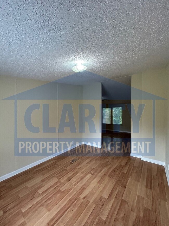 Building Photo - Spacious 4-Bedroom, 2-Bath Home!