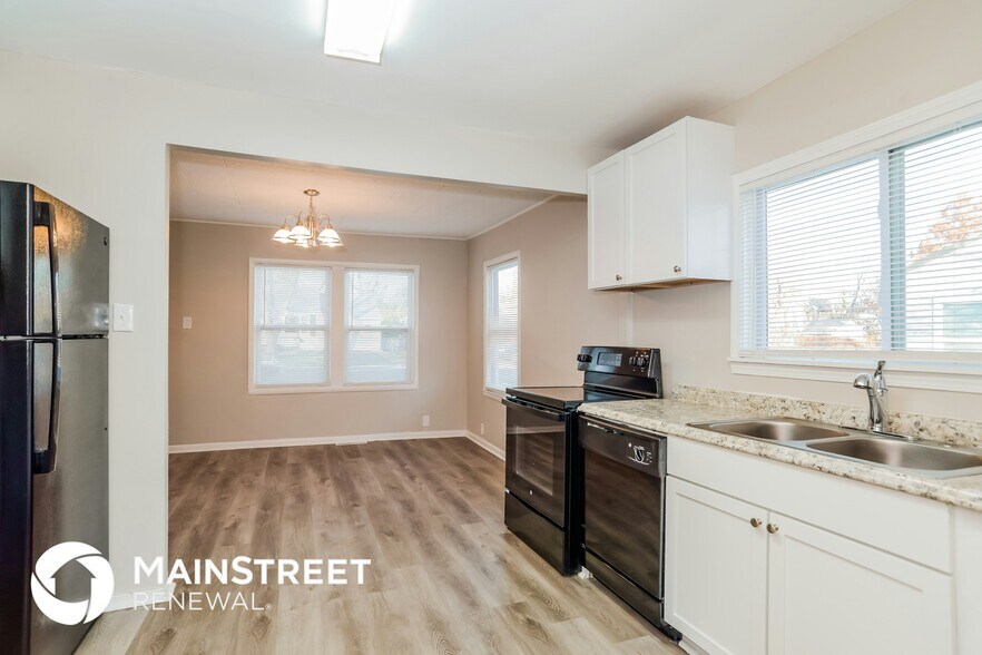 Building Photo - 1004 S Brockway St