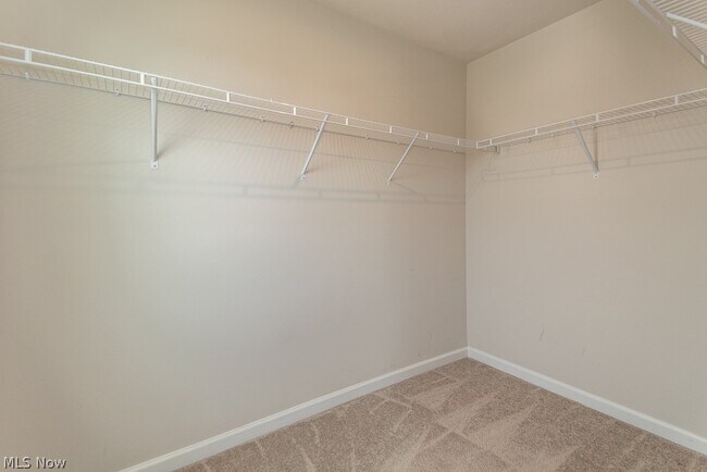 Building Photo - 472 Roberta Dr