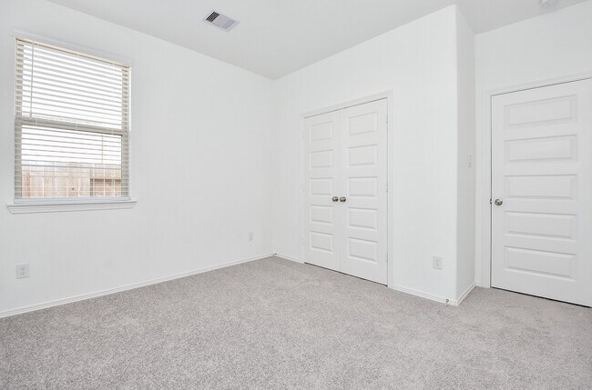 Building Photo - 5715 Aurora Grns Ln