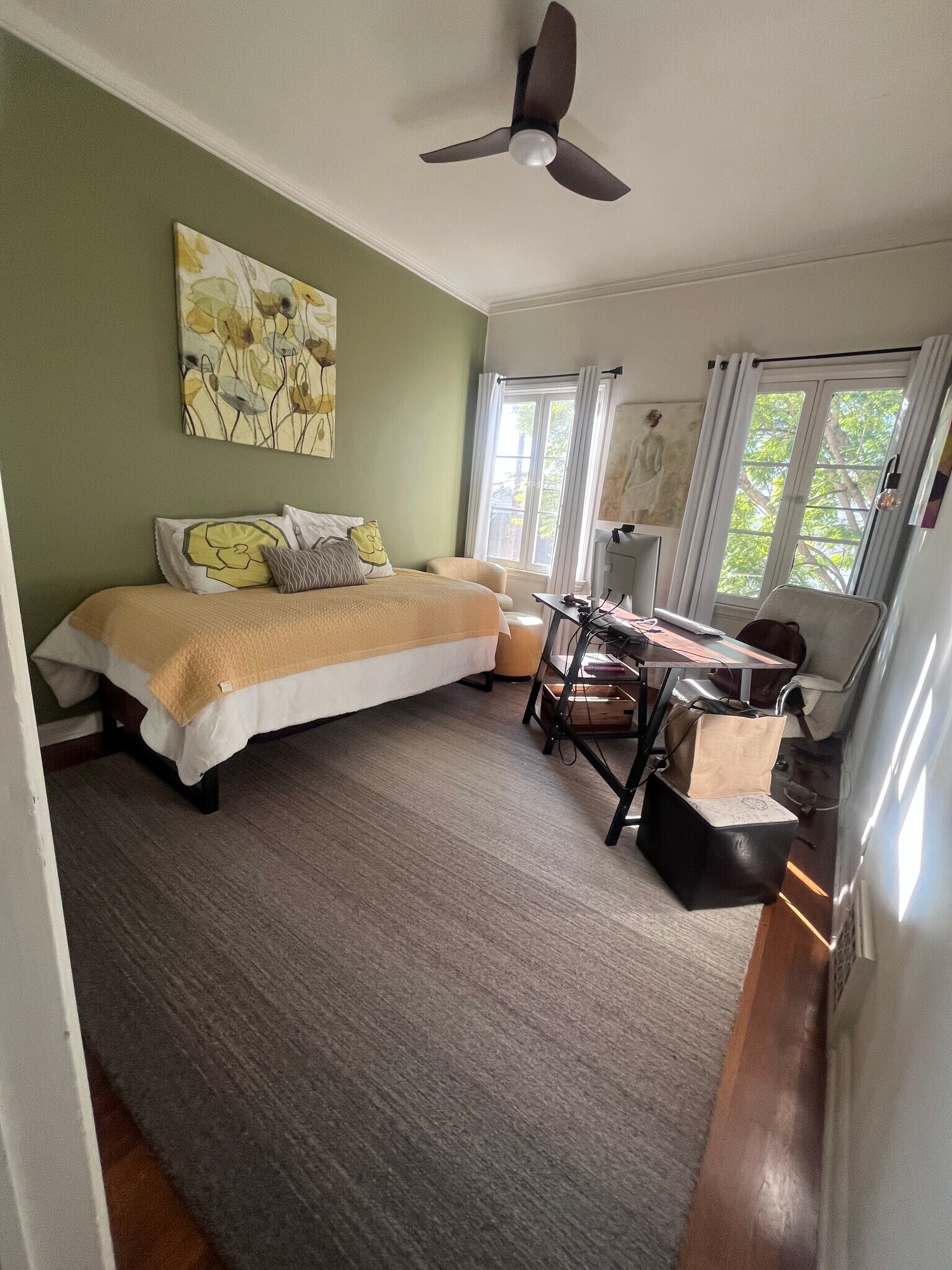 Second bedroom - 139 N Sycamore Ave