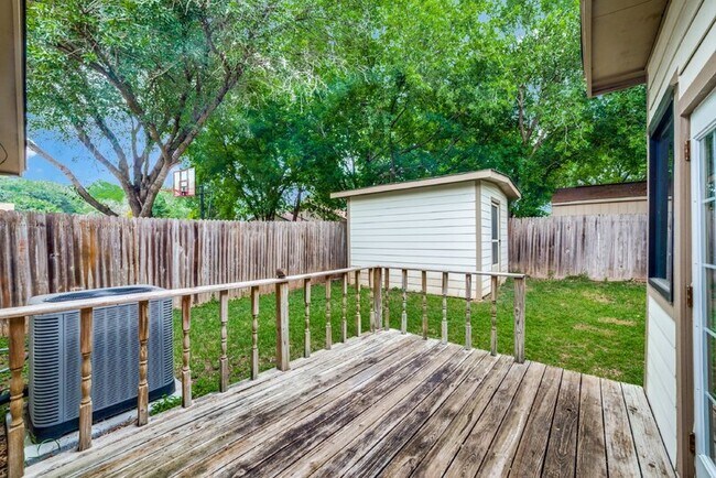 Building Photo - 6158 Valley Clf