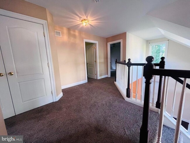 Building Photo - 115 Topaz Cir