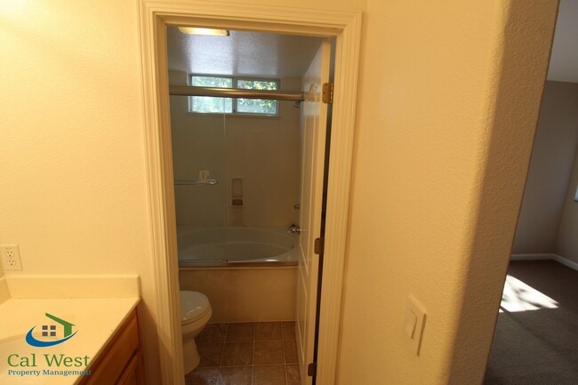 Building Photo - 390 Oleander Dr