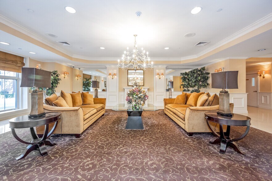 Elegant lobby area - 410 Westchester Ave