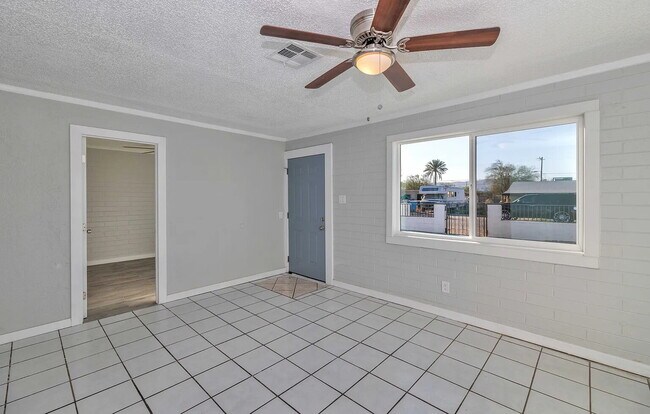 Building Photo - AFFORDABLE 2 BEDROOM HOME IN A CONVENIENT PHOENIX LOCATION
