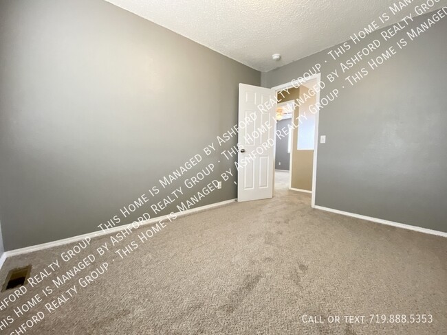 Building Photo - 6667 Snowy Range Dr