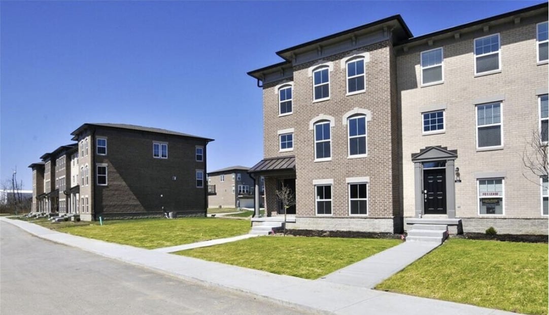 Building Photo - 916 Yorkshire Ln