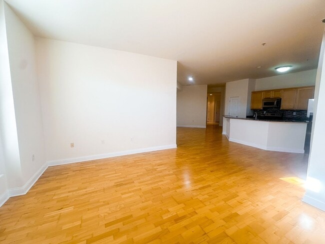 Building Photo - 450 E Ohio Unit 117