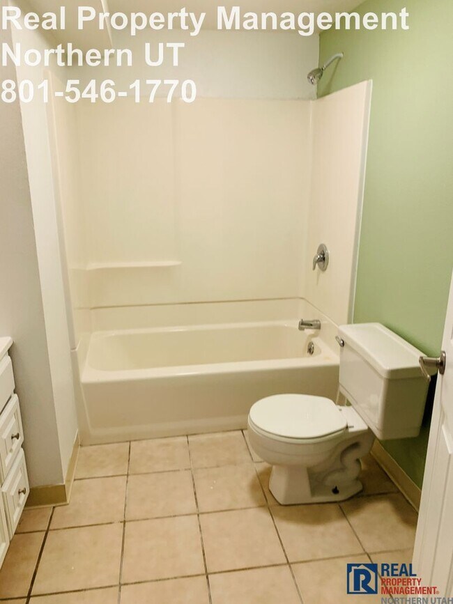 Building Photo - 4 Bedroom 2 Bath Ogden Home Available Now!