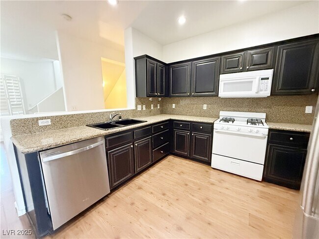 Building Photo - 5975 Barbosa Dr