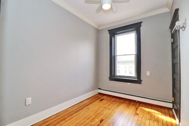 Building Photo - 388 Baldwin Ave