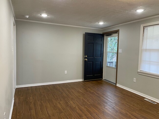 Building Photo - 3 BED, 1 BATH BRICK HOME LOCATED IN TROY