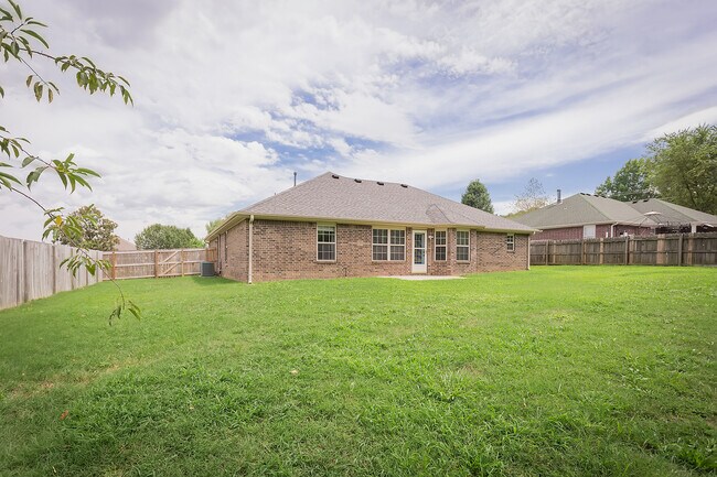 Building Photo - 83 U S A Dr