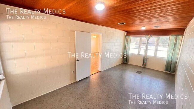 Building Photo - 2271 Northland Rd