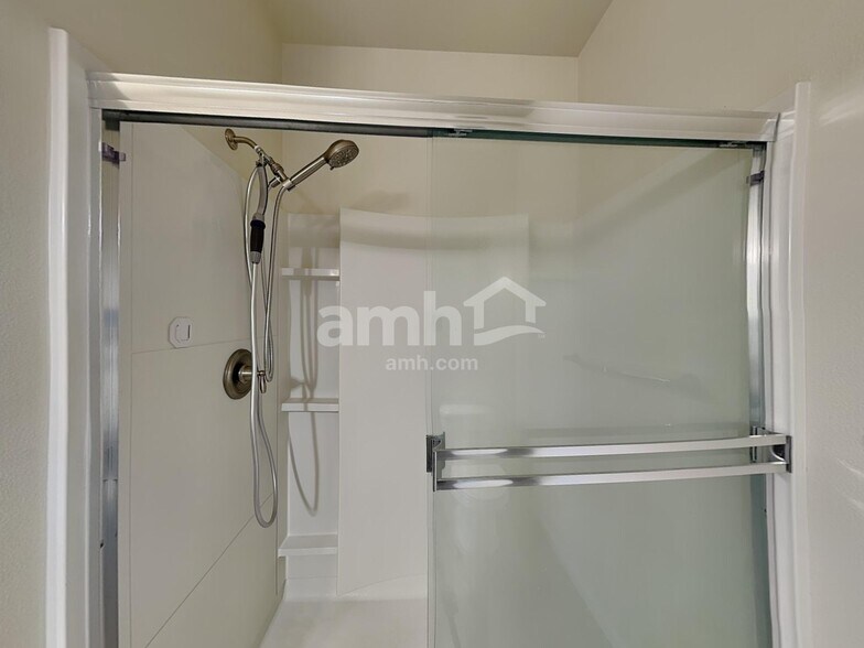 Building Photo - 16602 NE 91st St