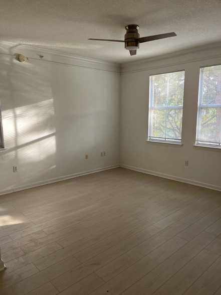 Building Photo - 2042 Alta Meadows Ln