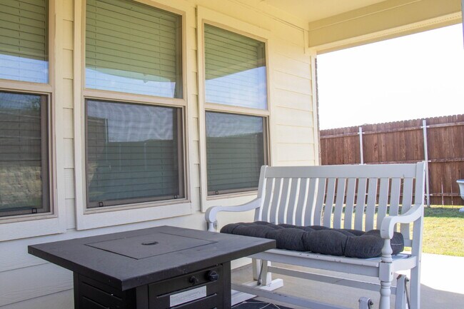 Building Photo - Serene 3BD Fort Worth Oasis | All Utilities Included | Near Alliance Hub