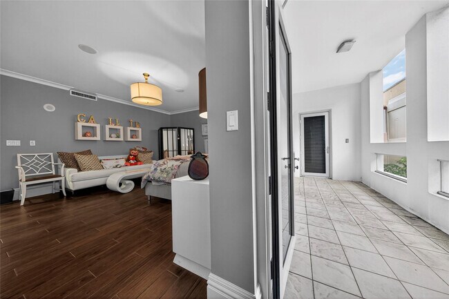 Building Photo - 455 E Palmetto Park Rd