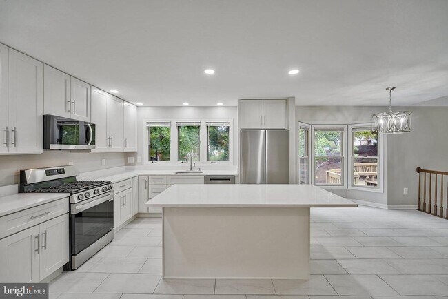 Building Photo - 4287 Exeter Dr