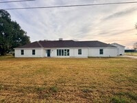 Building Photo - 5839 Kingsbury Ln