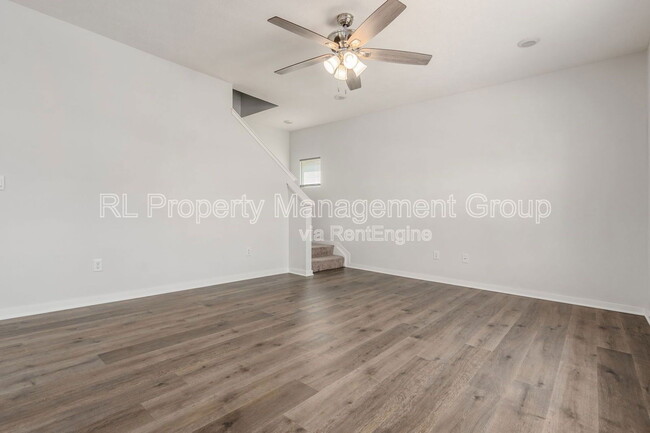 Building Photo - 214 Sterndale Dr