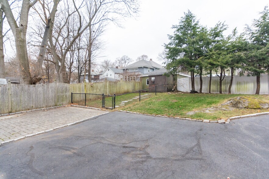 Building Photo - 39 Gould St