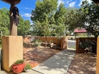 Building Photo - Beautiful Fully Furnished 2 Bedroom Townho...