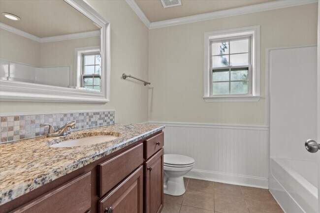 Building Photo - 2525 Millwood Cir SE