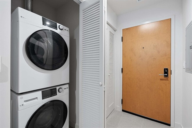 Building Photo - 11 NE 6th St