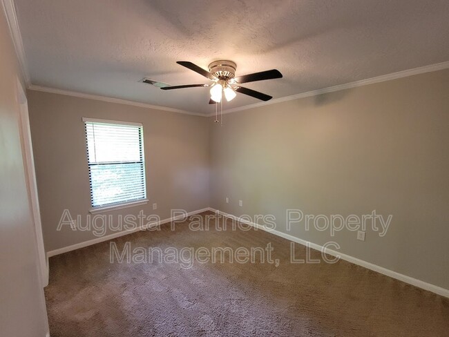 Building Photo - 2612 Fox Ct