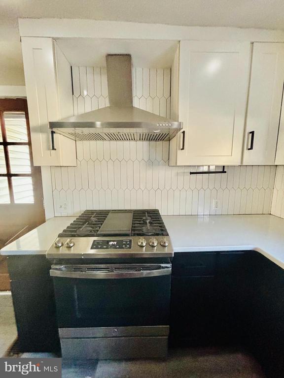 Building Photo - 243 Hall St