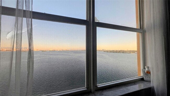 Building Photo - 1625 Kennedy Cswy