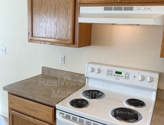 Building Photo - 1984 Sky Park Dr